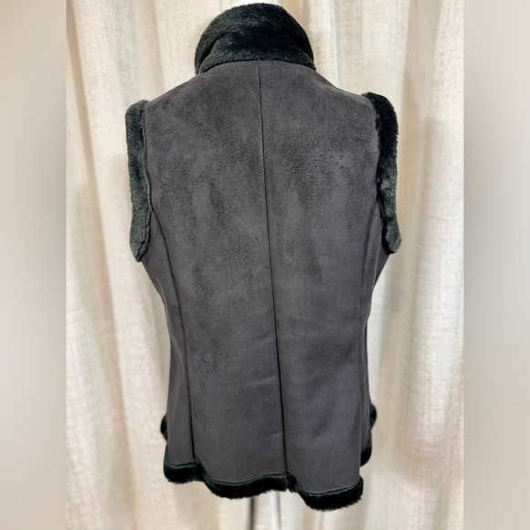 Coldwater Creek Women’s Faux Suede Vest Black Beaded Frog Toggle Closure Size M - Picture 4 of 8